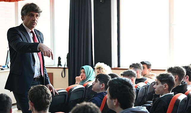 Lider Kocaman, gençleri dinlemeye devam ediyor