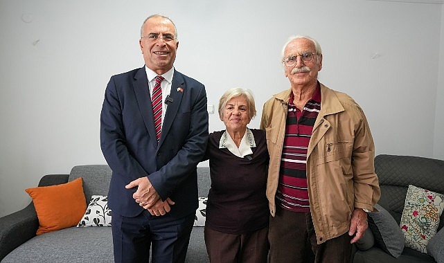 Lider Ünal Işık, öğretmeni Ayşe Küçük’ü ziyaret etti