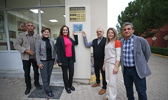 Lider Ünsal’dan 9 öğrenci okutan siteye teşekkür plaketi