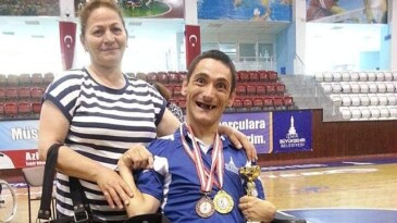 Mahzurları bir bir aştı kendi ‘Evren’ini yarattı