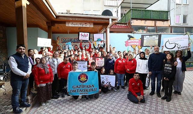 Manisiz Hayat Merkezine Sürpriz Ziyaret
