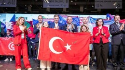 Özgür Özel dünya çocuklarına Atatürk’ün kelamlarıyla seslendi: Yurtta barış, dünyada barış!