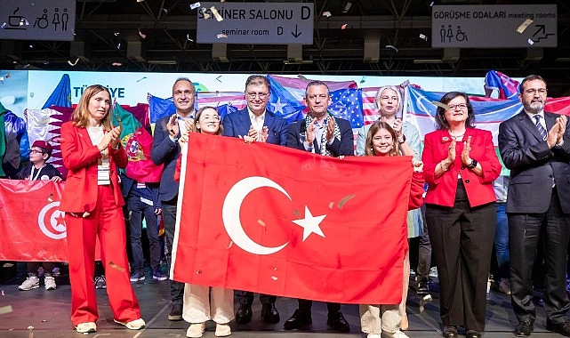 Özgür Özel dünya çocuklarına Atatürk’ün kelamlarıyla seslendi: Yurtta barış, dünyada barış!