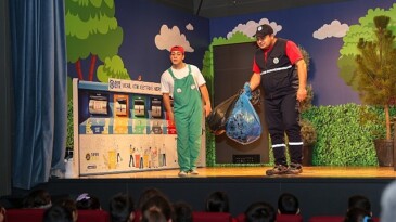 Selçuklu Belediyesi öğrencilere tiyatro aracılığıyla sıfır atık şuuru aşılıyor