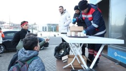Sıcak Süt ve Poğaça İkramı Vatandaşlarımızın İçini Isıttı