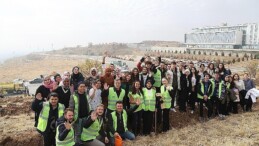 Ulusal Ağaçlandırma Günü’nde Üniversiteli Gençler Fidanları Toprakla Buluşturdu