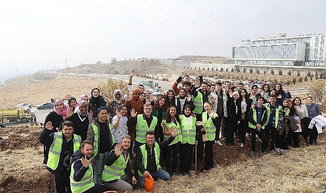 Ulusal Ağaçlandırma Günü’nde Üniversiteli Gençler Fidanları Toprakla Buluşturdu