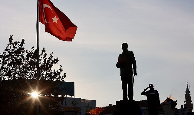 Urla’da hürmet ve hasretle Atatürk’e vefa