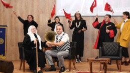Vakitsiz Bayanlar oyunu Osmangazi’de sahne aldı