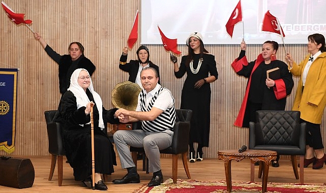 Vakitsiz Bayanlar oyunu Osmangazi’de sahne aldı