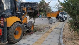 Yenişehir Belediyesi budama ve moloz atıklarını periyodik olarak topluyor