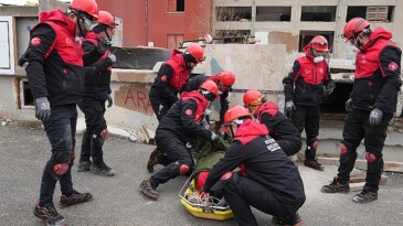 Afet Gönüllülerine Teorik ve Uygulamalı Eğitim