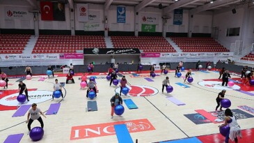 Aliağalı Bayanlar Pilates ve Aerobikle Hem Fizikî Hem Ruhsal Sıhhatlerini Geliştiriyor