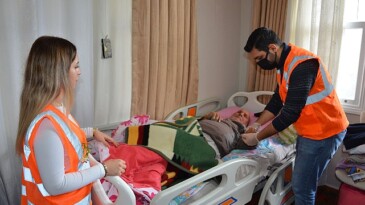 Antalya Büyükşehir Belediyesi Alanya’da hastalara fizyoterapi takviyesi veriyor