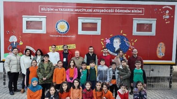 Bager Akbay, MediaMarkt’ın “Eğitimle Daha İyiye” projesi için 4 kentte çocuklara yapay zekâyı anlattı