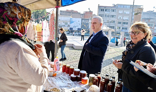 Bergama Belediyesi Üreten Bayanlar İçin Yeni Yıl Pazarı Kurdu