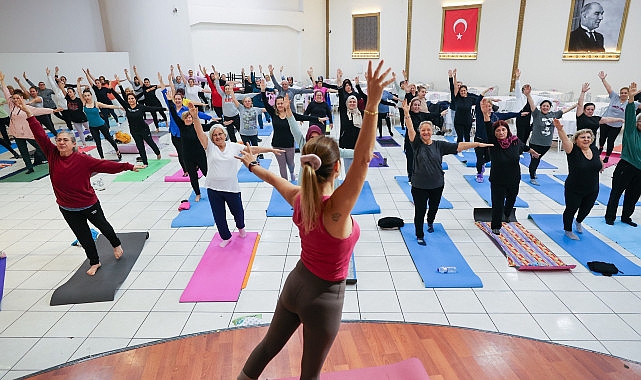 Buca’da pilates, zumba, yoga derslerine bayanlardan büyük ilgi