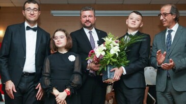 Dünyanın en büyük otizm orkestrası Bucalıları büyüledi