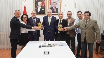 Ege Üniversitesi ile KFC Besin AŞ iş birliğinde üretilen iki biber çeşidi Tarım ve Orman Bakanlığı tarafından tescillendi