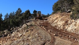 Elmalı’da 19 mahallenin yayla yoluna ulaşım kolaylaştı