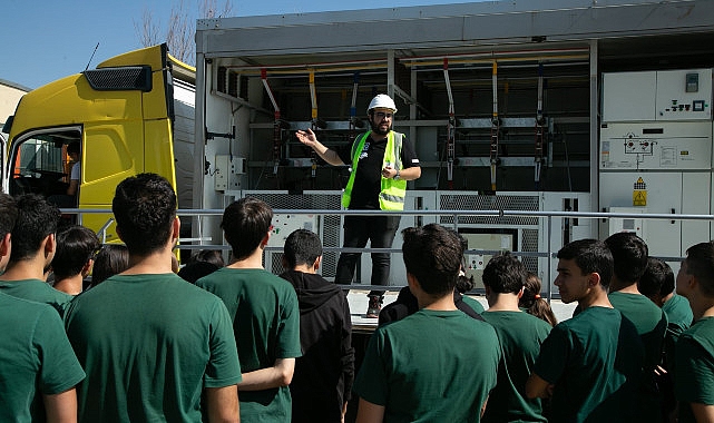 Enerjisa Dağıtım Şirketleri’nin Taşınabilir Eğitim Tırı 2025’te Zelzele Bölgesini Ziyaret Edecek
