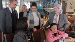 Engelli bireyler yılbaşı partisinde eğlendi