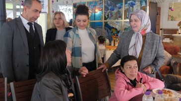 Engelli bireyler yılbaşı partisinde eğlendi