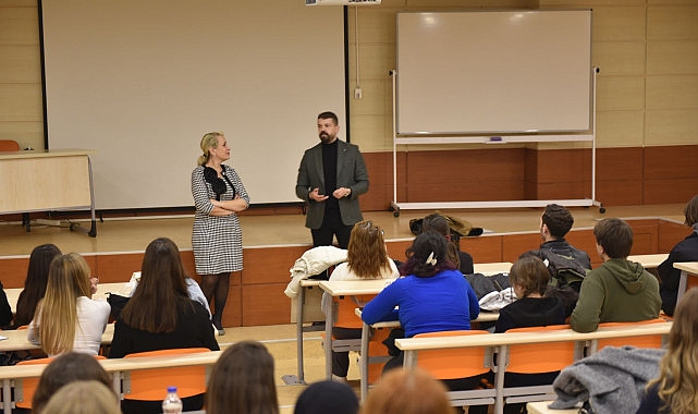 EÜ İletişim Fakültesinde, ajans dünyasının dinamikleri ve tesirli irtibat stratejileri konuşuldu