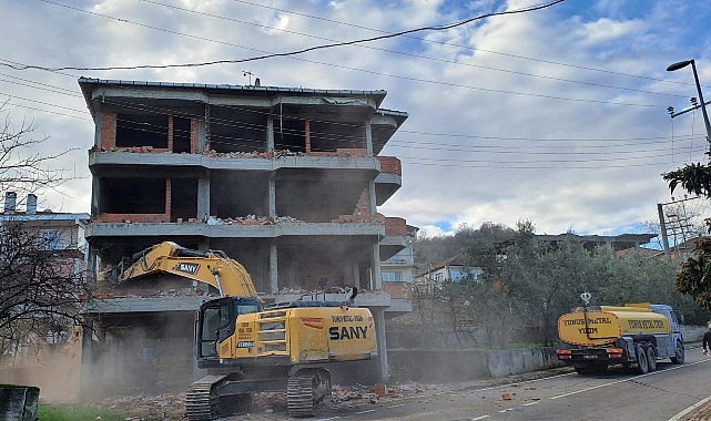 Gölcük Sarsıntıya Dayanaksız Binalardan Arındırılıyor