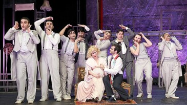 İstanbul Büyükşehir Belediyesi Kent Tiyatroları, tiyatro döneminin yeni haftasında 14 oyunla seyirci karşısına çıkıyor.