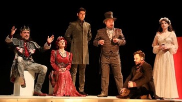 İstanbul Büyükşehir Belediyesi Kent Tiyatroları, tiyatro döneminin yeni haftasında 15 oyunla seyirci karşısına çıkıyor.