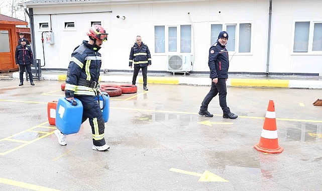 İtfaiye eri adayları güçlü parkurlarda yarışıyor