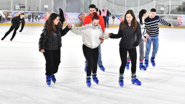 İzmir’in buz pisti doldu taştı Lider Tugay “zam yok” dedi