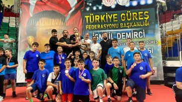 Kağıtspor’dan şampiyonluklarla dolu bir yıl