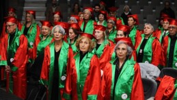 Karşıyaka’da 3. Yaş Üniversitesi’nde mezuniyet coşkusu!