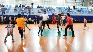 Karşıyakalı aileler basketbol şenliğinde buluştu