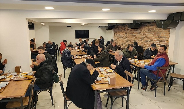 Kemalpaşa Belediyesi tarafından hayata geçirilen Kent Lokantası, vatandaşlar tarafından ağır ilgi görüyor