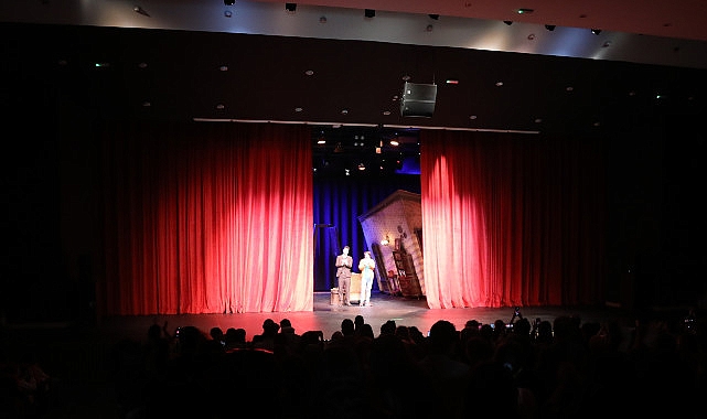 Kentin Tiyatrosu Ataşehir Seyircisiyle Birinci Kere Buluştu