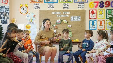 Konak’ta ‘Mutlu Çocuklar Oyun Evleri’ ile çocuklar da anneler de memnun