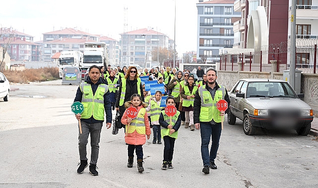 Konya Büyükşehir Öğrencilerin Okula İnançla Gitmesi İçin “Yayabüs” Projesini Başlattı