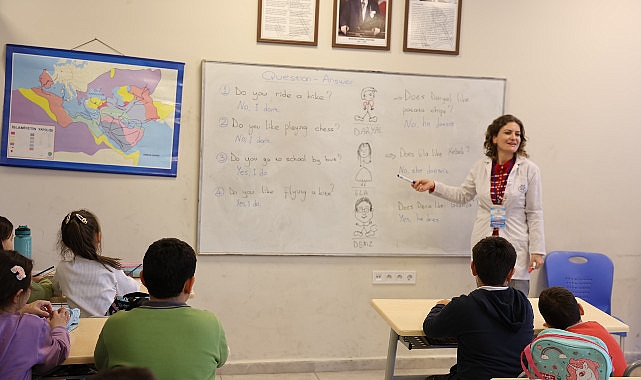 Lider Çerçioğlu’nun Etkinlikleriyle Aydınlılar İngilizce Öğreniyor