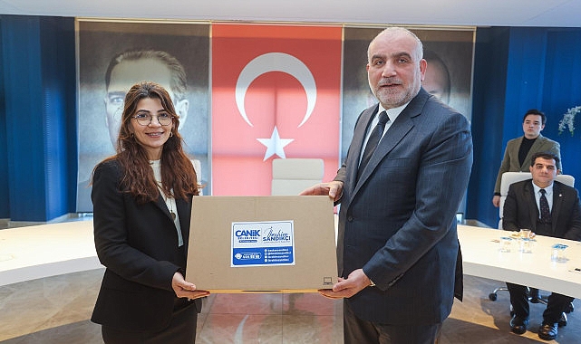 Lider İbrahim Sandıkçı’dan Öğretmenlere Laptop