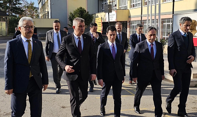 Lider Sezer, Bakan Yardımcısı Macit ile Öğrencileri Ziyaret Etti