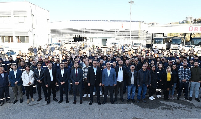 Lider Yıldız, Mesai Arkadaşlarının Yeni Yılını Kutladı