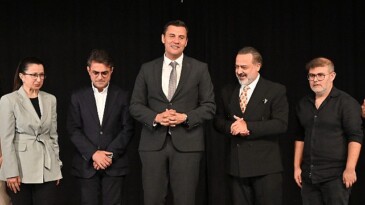 Lider Zeyrek, “Tiyatro hayattır, kültürlerin en hoş anlatım şeklidir”