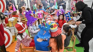 Manisalı Çocuklar Yeni Yıl Coşkusunu Doyası Yaşadı