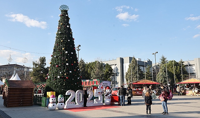 Nilüfer’de Yeni Yıl Şenliği’nde cümbüş ve alışveriş bir ortada