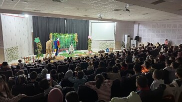 ”Ormandaki Tuzak” Oyunu Kartepeli Miniklerle Buluştu