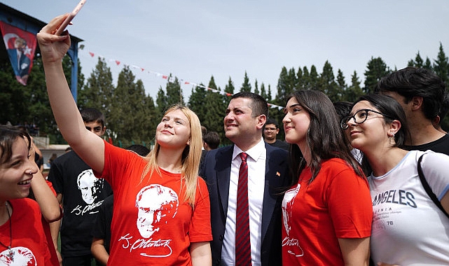 Torbalı Belediyesi’nden öğrencilere hem eğitim hem de ulaşım dayanağı