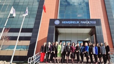 Türkiye’deki Hemşirelik Fakültelerinin Dekanları Ege Üniversitesinde bir ortaya geldi
